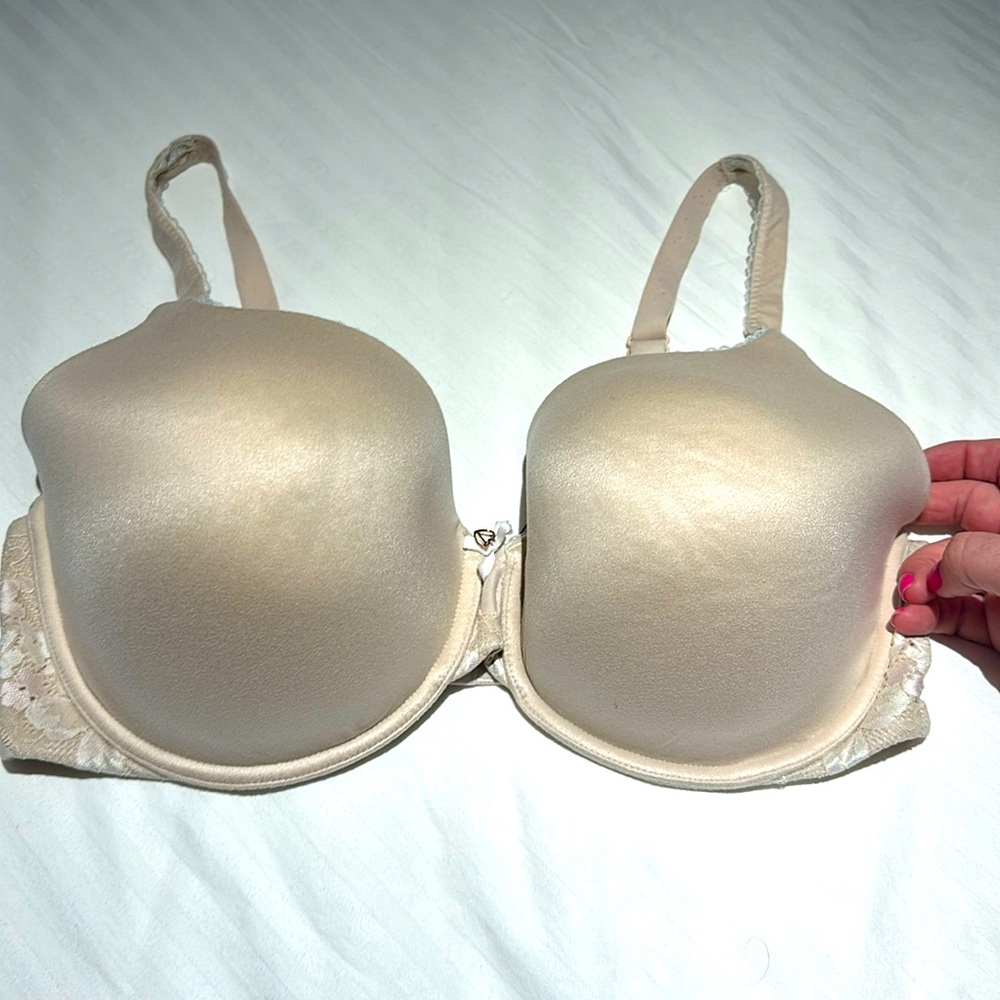 Body by Victoria bra. Lined coverage